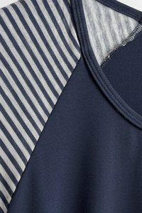 Majica za dojenje - temno modra z črtami - kratek rokav