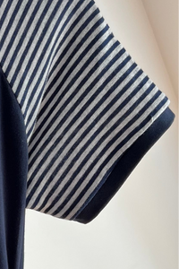 Majica za dojenje - temno modra z črtami - kratek rokav