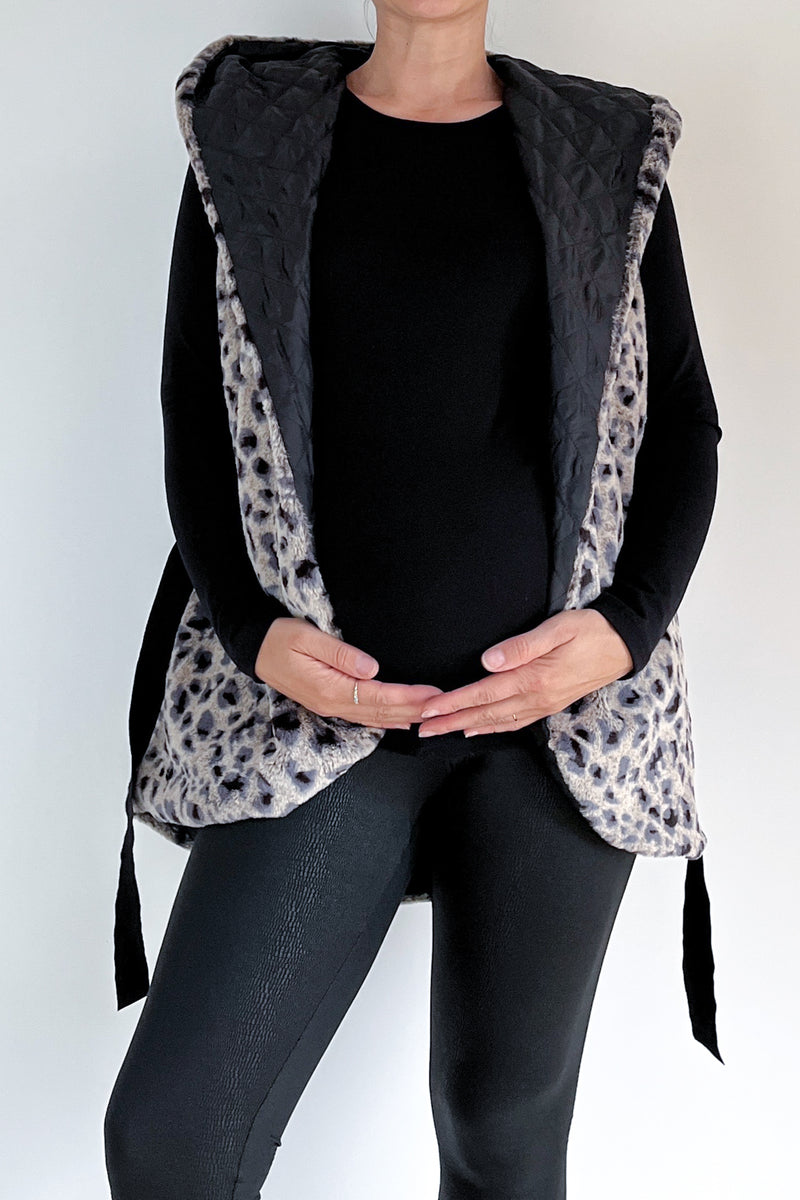 Brezrokavnik s kapuco - kratek