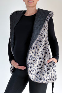 Brezrokavnik s kapuco - kratek