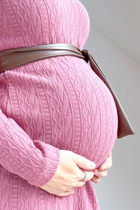 Nosečniška obleka s pasom - oprijeta - topla