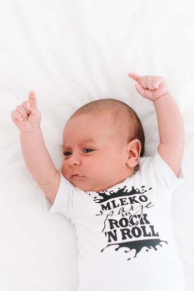 Otroški bodi z napisom "Mleko Spanje in RockNroll" - kratek ali dolg rokav - bela barva