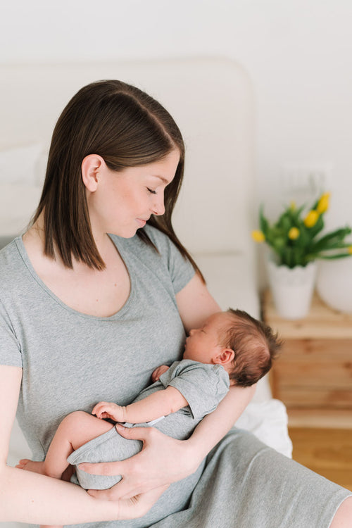 Spalna srajca za nosečnost in dojenje - kratek rokav - siva barva